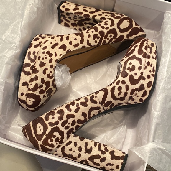 Calvin Klein leopard print platform heels size 8 new in box - Picture 7 of 9